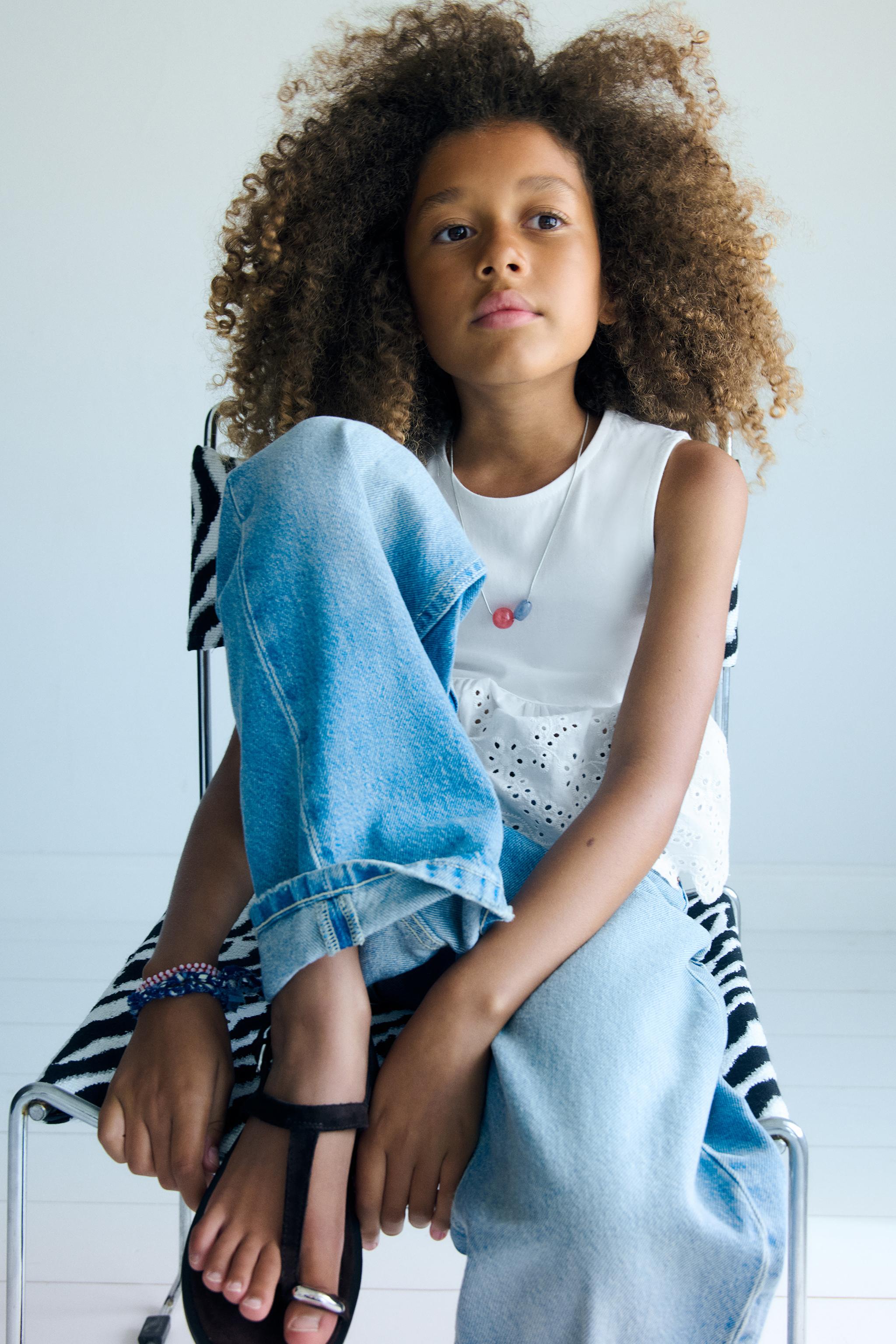 SWISS EMBROIDERY CONTRAST T-SHIRT